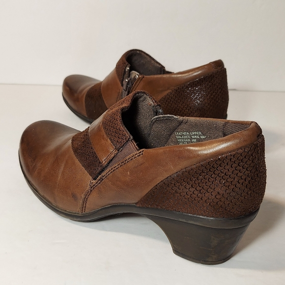 Earth Origin Women's Size 6 (M), Brown Leather Suede Slip On Zip Shoes - Picture 6 of 13